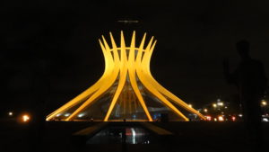 Die erleuchtete Kathedrale von Brasilia. (Quelle: Antje Ruhmann)