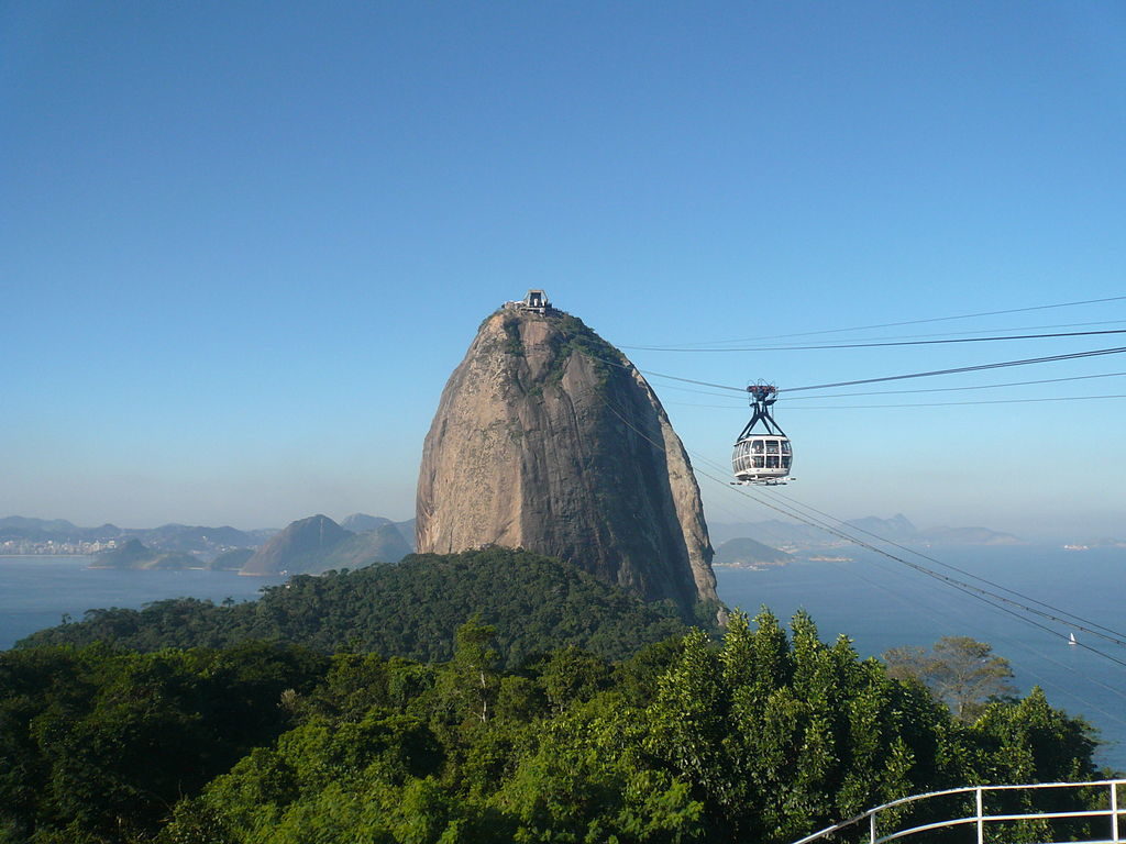 Das Wahrzeichen von Rio: der Zuckerhut. (Quelle: Helder Ribeiro from Campinas Brazil/wikimedia commons)