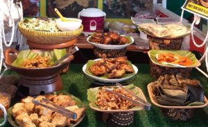 Indonesische Gerichte in einem Restaurant (Quelle: Kornelia Olivier)