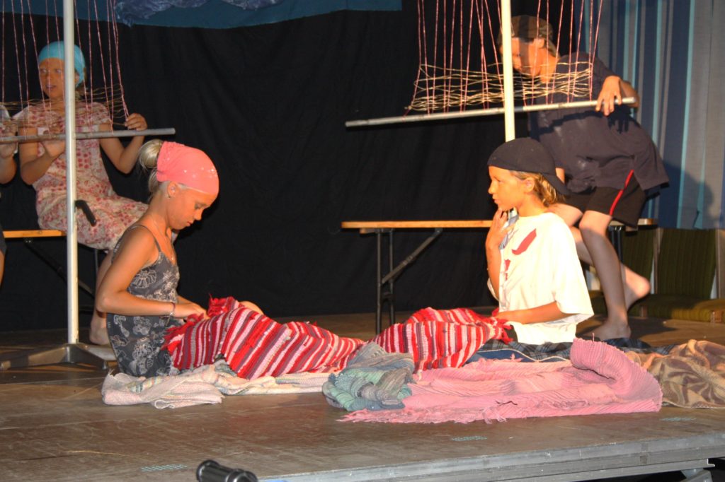 Bei Kindern in einer Teppichwerkstatt in Indien. (Quelle: privat)