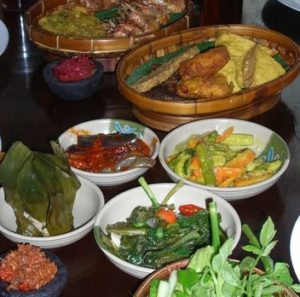 Indonesisches Essen. (Quelle: Martina Kiese)
