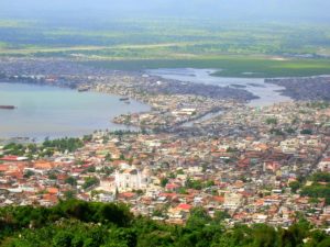 Die Bucht von Cap Haitien. (Quelle: Wikimedia Commons/Rémi Kaupp)2