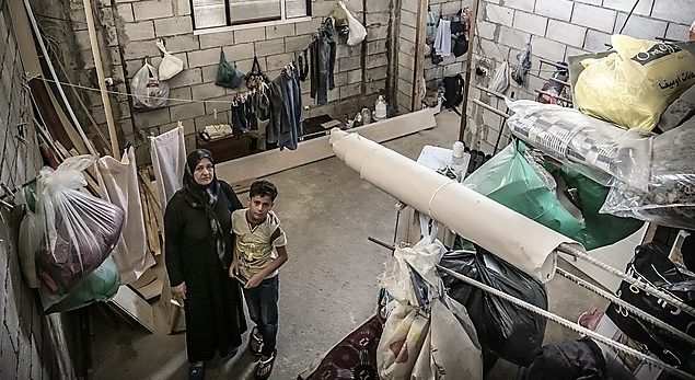 Eine syrische flüchtlingsfamilie lebt in einem Haus im Libanon, das nie fertiggebaut wurde. (Quelle: Jakob Studnar)