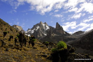 Mount Kenya. (Quelle: Radu Vatcu https://commons.wikimedia.org/wiki/File:Mount_Kenya_2010.jpg)