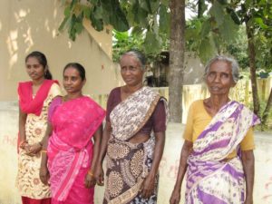 Jung und alt - vier Frauen in Saris. (Quelle: privat)