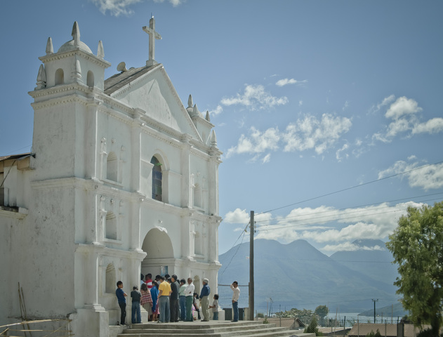 Kirche in einem Dorf am Lago Atitlán. (Quelle: Jakob Studnar)
