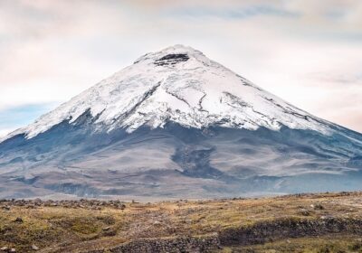 Ein schneebedeckter Vulkan (Quelle: Pixabay/Simon Berger)
